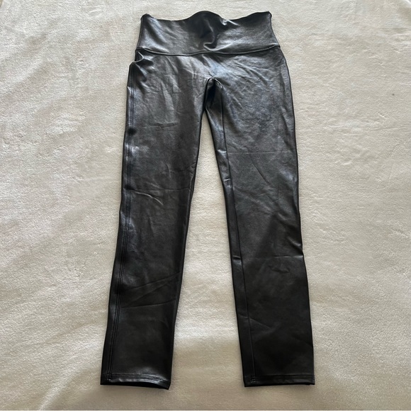 Spanx Shiny Faux Leather Leggings in Black Size Large Petite - Picture 3 of 10